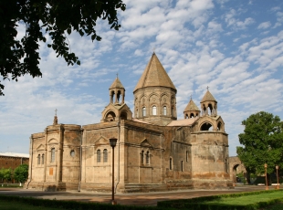 Մայր Աթոռը դատապարտում է Արշակ արքեպիսկոպոս Խաչատրյանի կալանավորումը