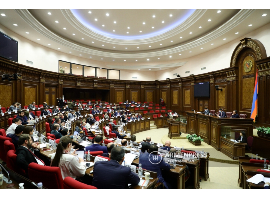 ԱԺ-ում հայտարարությունների ժամ էր (տեսանյութ)