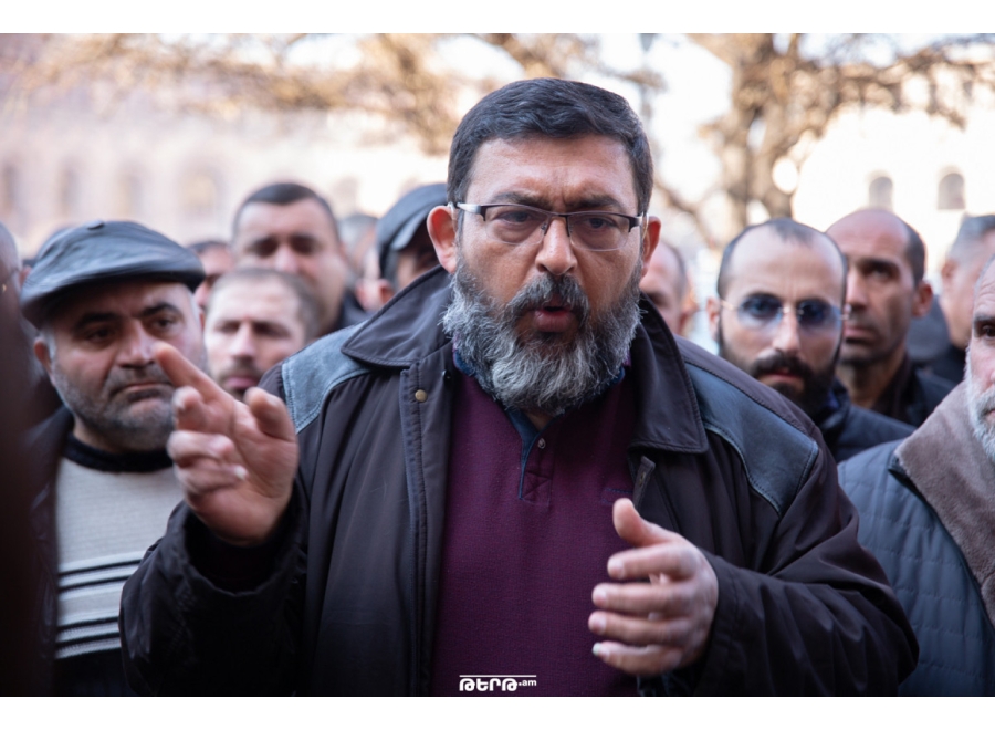 «Ալեն Սիմոնյանն Ադրբեջանին «զակազ» է տալիս, ասում է՝ էս երեխաներին «փրթիր», իմ երեխուն նվե՞ր տվեց թուրքին». անհետ կորածի հարազատ